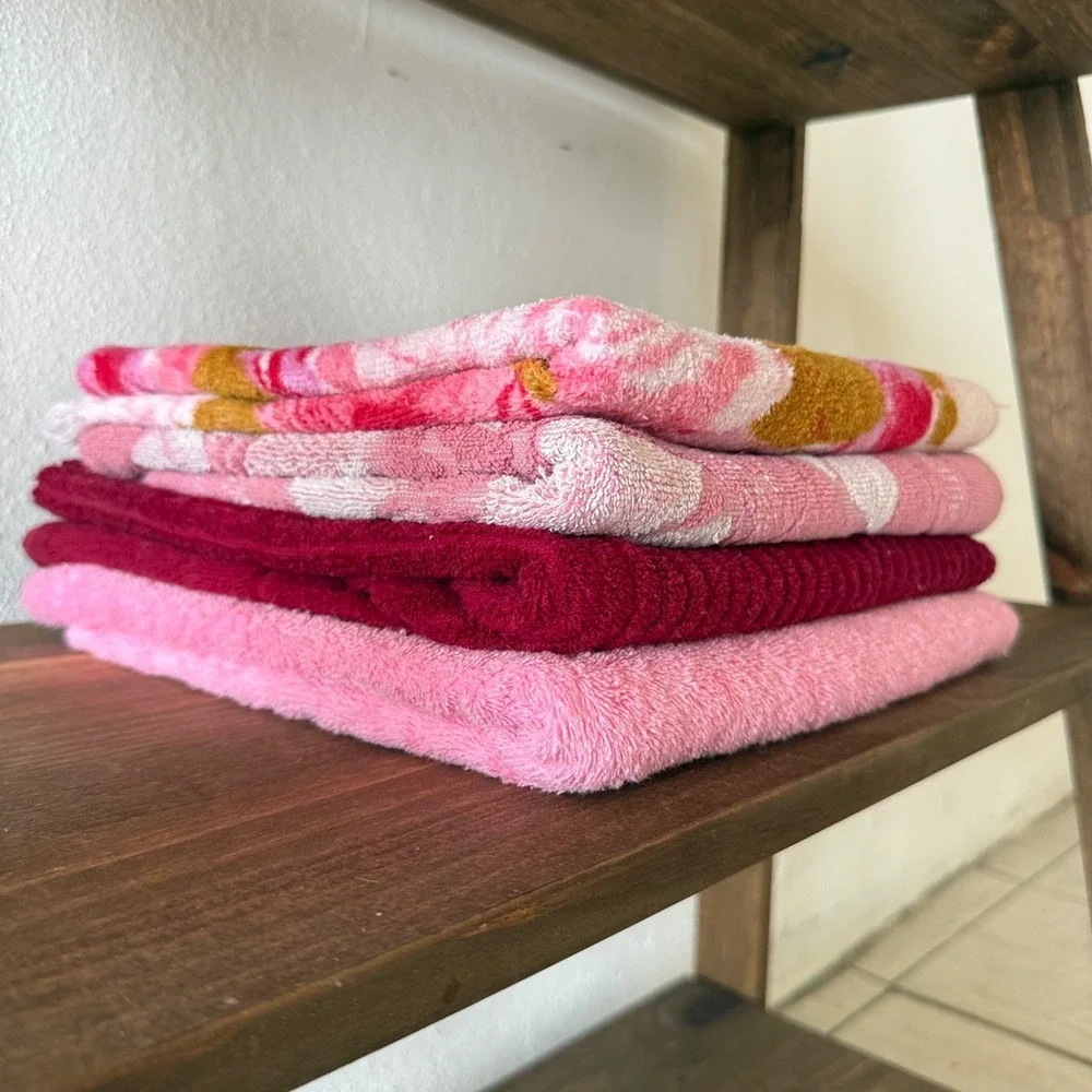 Vintage Pink Floral Bath Towel Lot 4 Cottage Granny Core Burgundy Retro Bath Vtg
